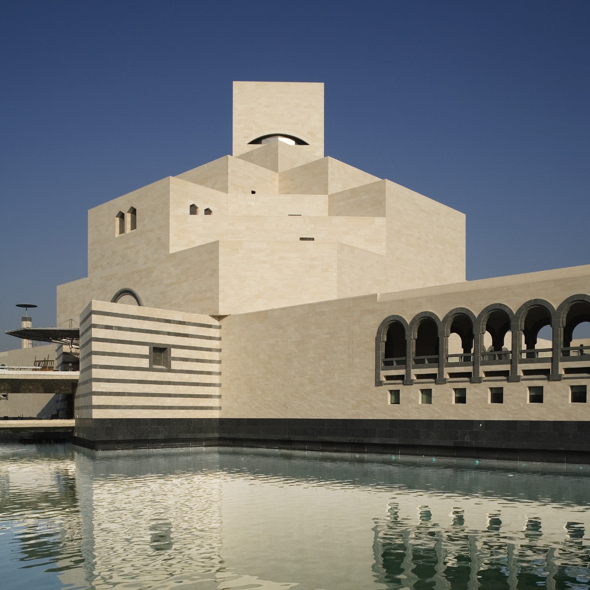 卡塔尔标志性的伊斯兰艺术博物馆将在项目翻新与藏品调整后，于2022年10月5日重新开放