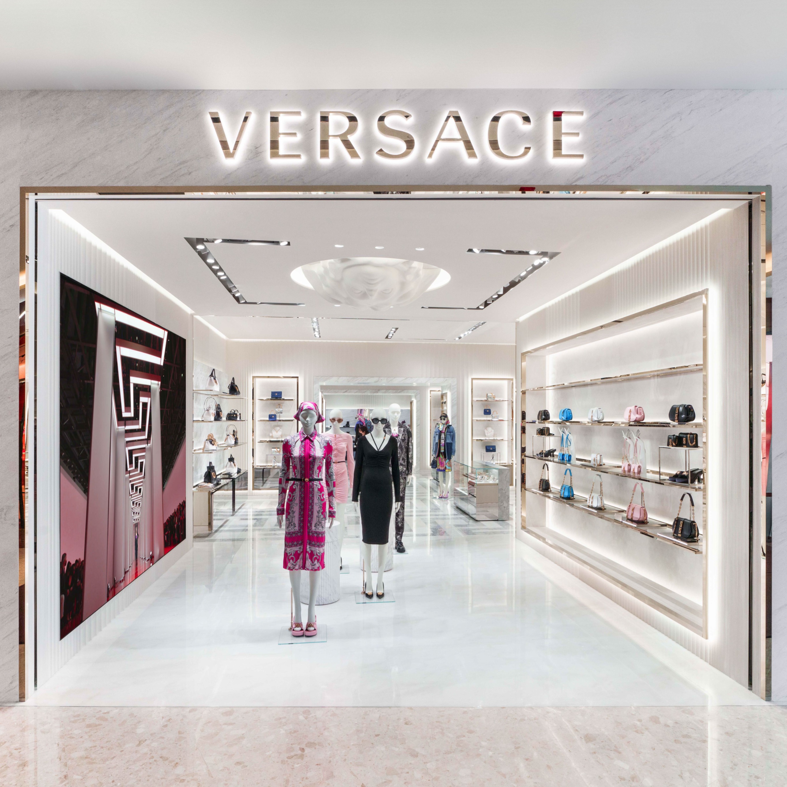 Versace为全球精品店注入新生活力 