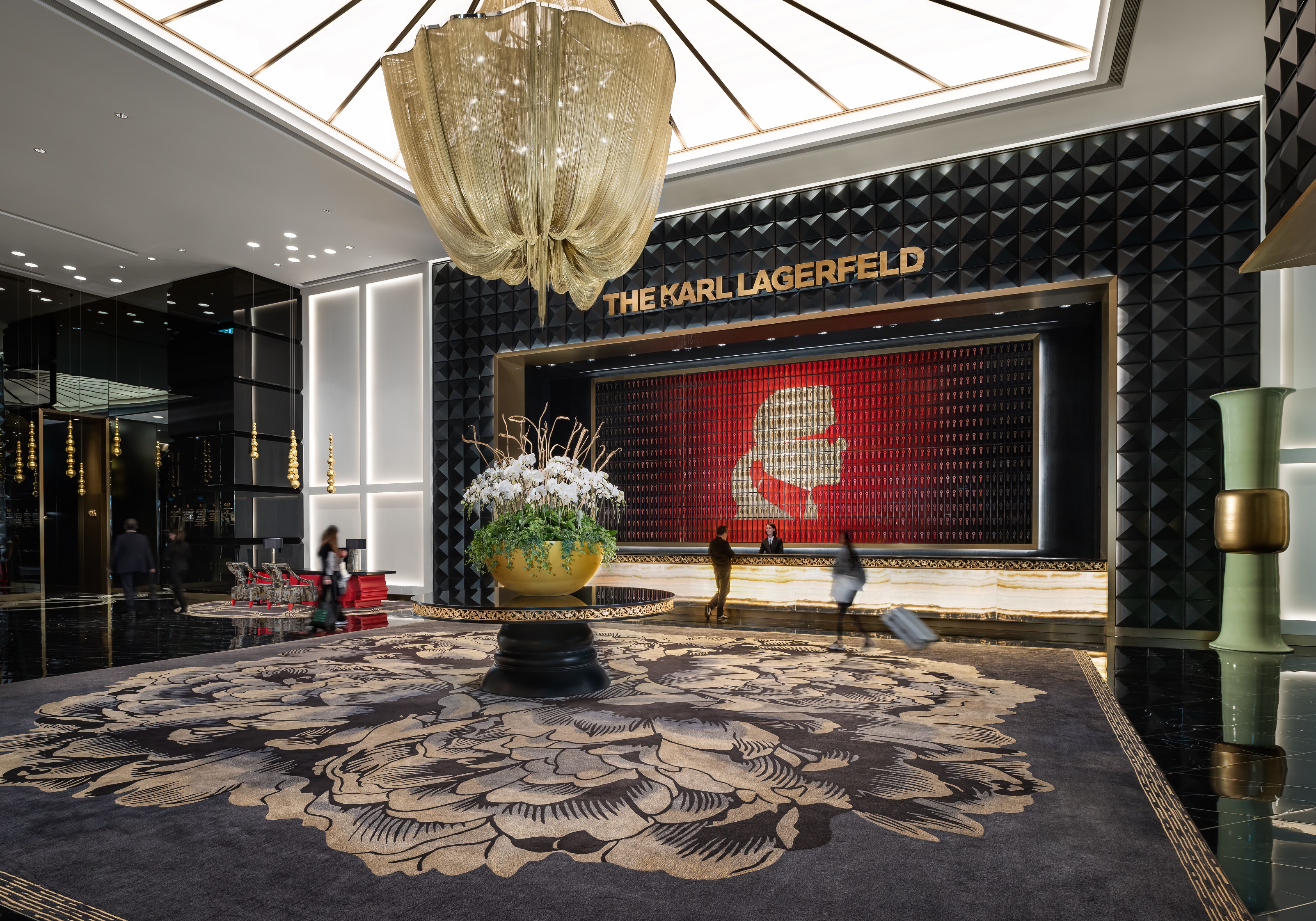 澳门卡尔拉格斐奢华酒店大楼开业首年 荣膺2023年“福布斯旅游指南”两项五星荣誉