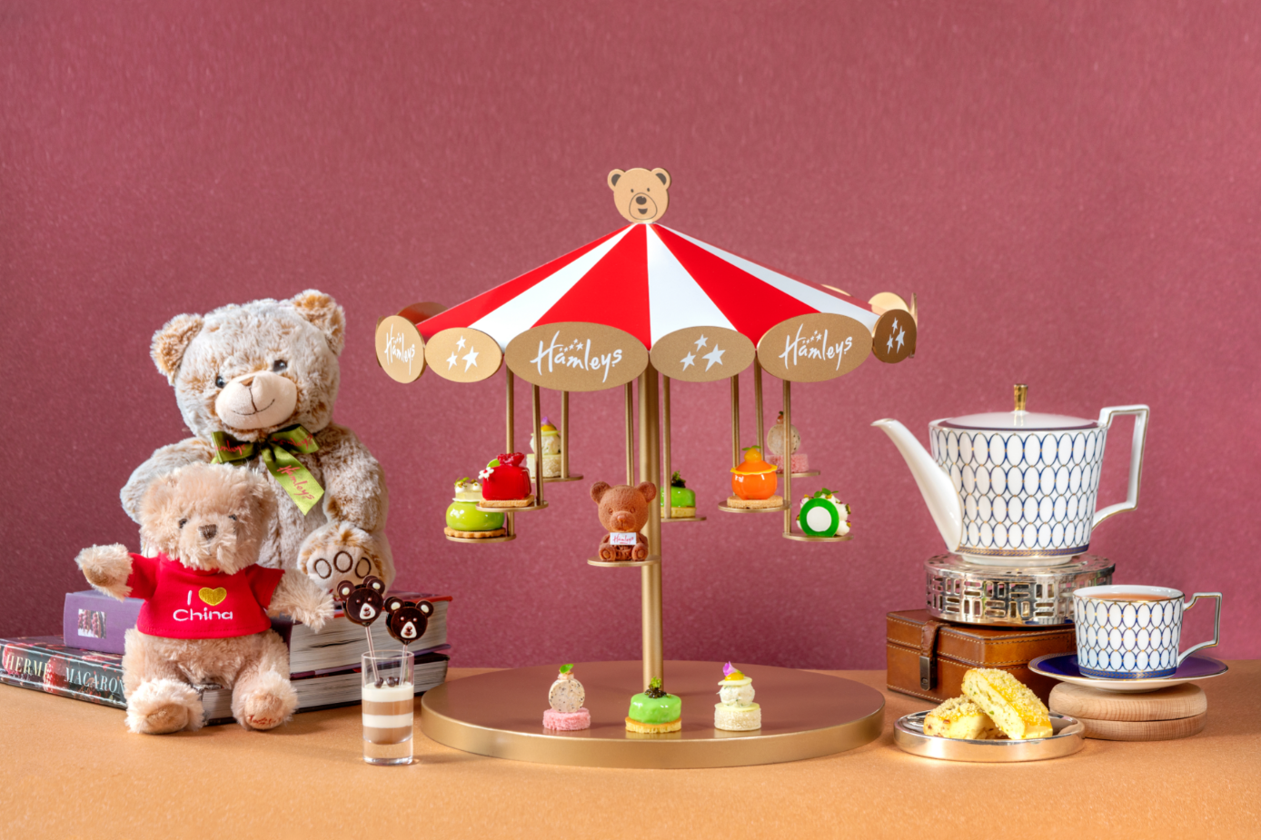海口丽思卡尔顿酒店与百年英国玩具品牌HAMLEYS哈姆雷斯 联合打造“星光乐园”哈姆熊主题下午茶