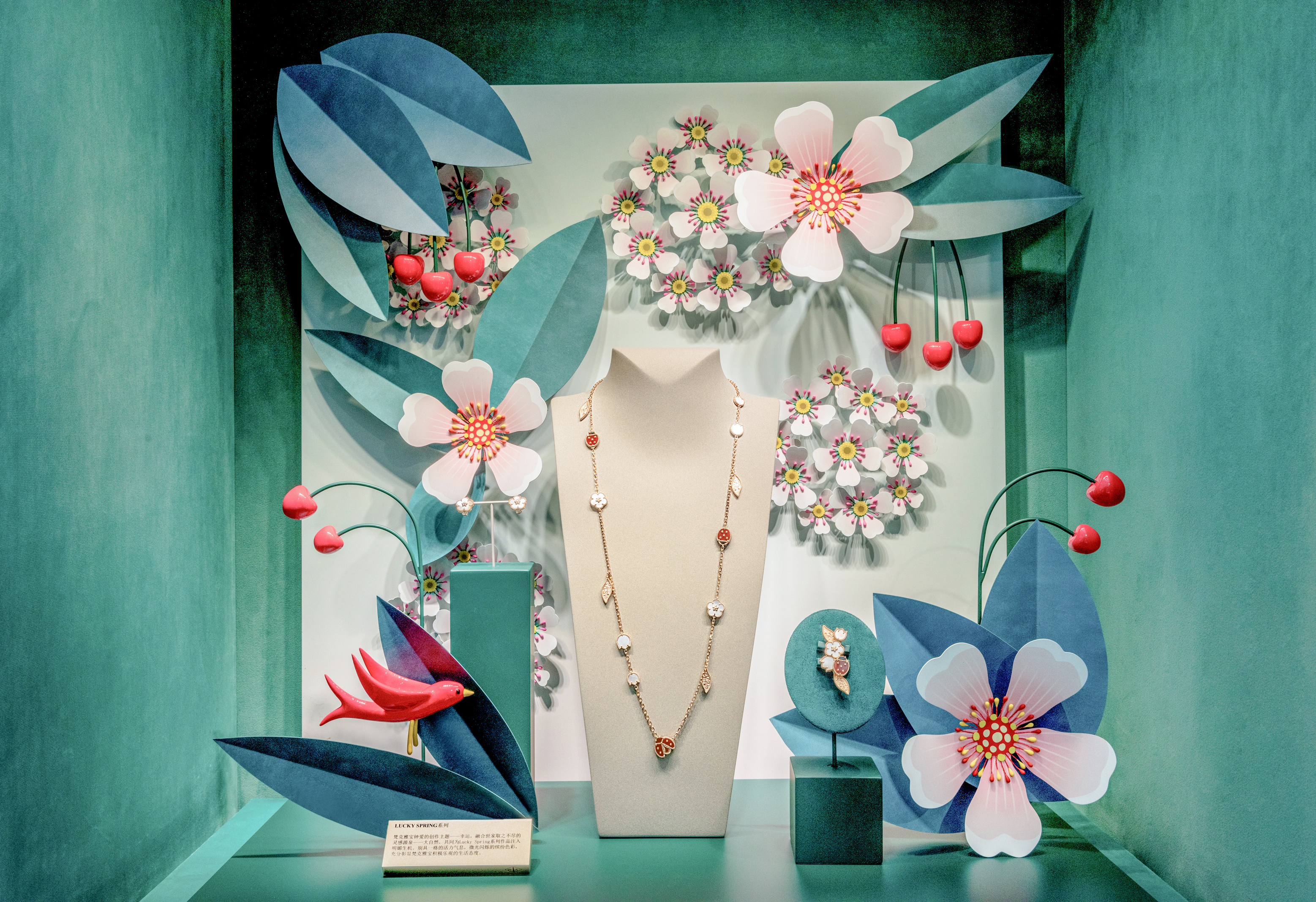 Van Cleef & Arpels 梵克雅宝 以花开盎然之姿，开启“春之礼赞”序幕