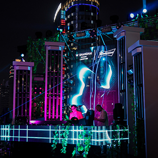 上海外滩W酒店化身神秘伊甸园开启夏日露台狂欢 携手百威特邀十一位国内外DJ呈现奇幻音乐派对