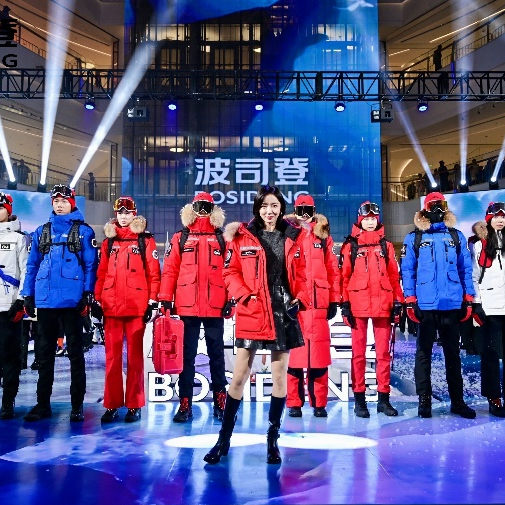 波司登极寒体验官王珞丹空降武商梦时代 共鉴极地极寒羽绒服魅力
