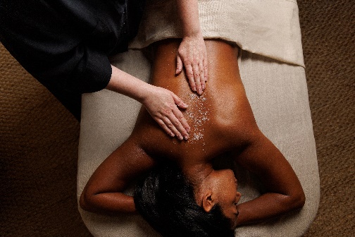 A person receiving a back massage Description automatically generated