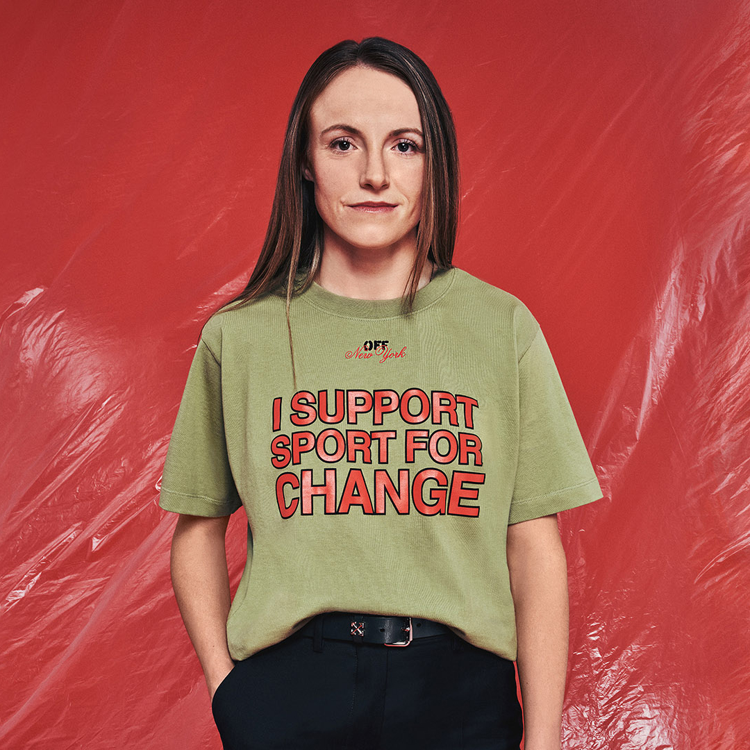 Off-White™携手AC米兰推出限量联名T恤 助力体育改变世界行动